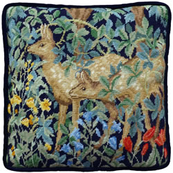 Petit Point borduurpakket Henry Dearle - Greenery Deer Tapestry - Bothy Threads