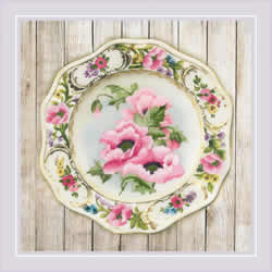 Borduurpakket Plate with Pink Poppies - Satin Stitch - RIOLIS