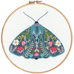 Embroidery kit Ally Gore - Pollen - Moth - Bothy Threads