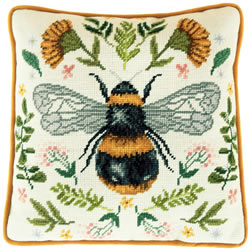 Petit Point borduurpakket Jade Mosinski - Botanical Bee - Bothy Threads