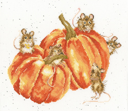 Cross stitch kit Hannah Dale - Pumpkin, Spice And All Things Mice - Bothy Threads