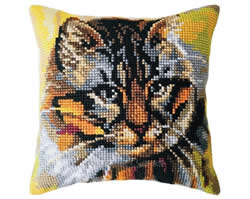 Cushion counted cross stitch kit Who Runs the House? - Collection d'Art