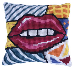 Cushion cross stitch kit Patchwork Kiss - Needleart World