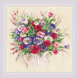 Cross stitch kit Bouquet with Eustoma and Gypsophila - RIOLIS